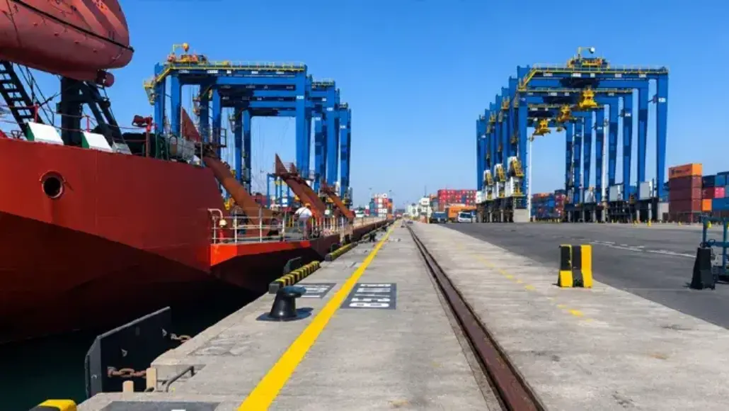 17 AeRTG cranes at the Jeddah port by DP World